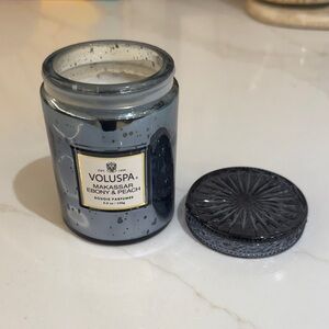 Voluspa Makassar Ebony & Peach Candle - Silver